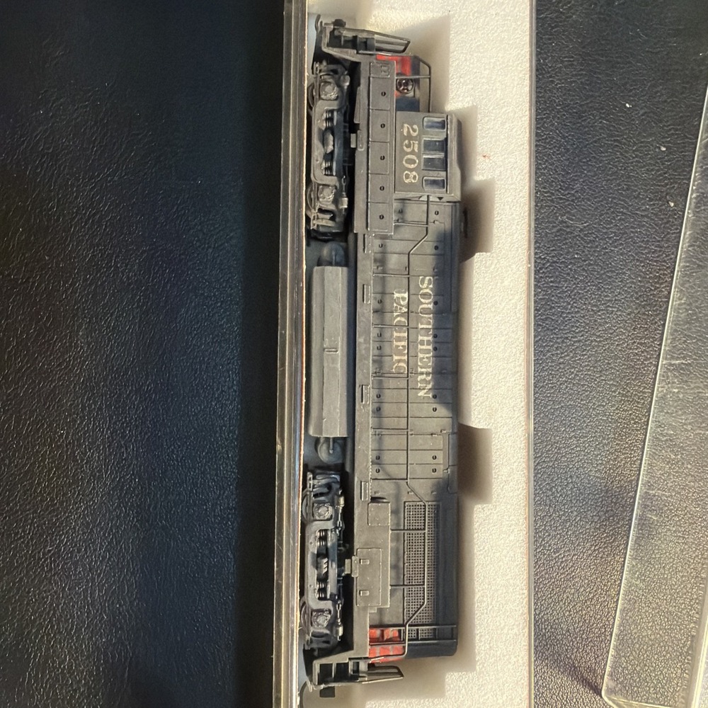 Atlas N Scale GE U25B Phase 1lb Locomotive Southern Pacifi #2508